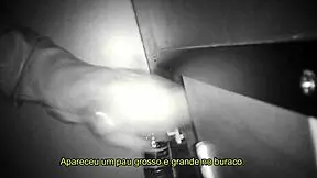 Glory hole - um pau grosso me comeu gostoso na balada liberal