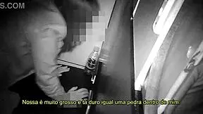 Glory hole - um pau grosso me comeu gostoso na balada liberal