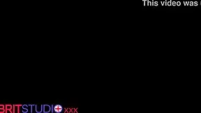 Amateur Couple's Raw Sex in Ikebukuro with Tongue-Sticking Girlfriend