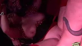 Vau, Cindy in njene mnoge prijateljice so priredile neverjeten jebaški fest!