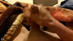 novinho gozando while masturbating and creampie teen