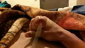 novinho gozando while masturbating and creampie teen