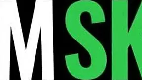 Moja drobna 18+ pastorka ne more spraviti mojega ogromnega kurca v svoja majhna 18+ usta