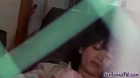 asian ho rubbing muff