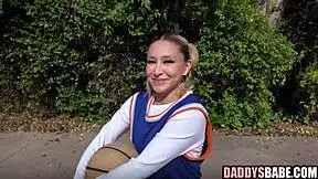 Pastorka igra košarko in jebe s pastrekom?