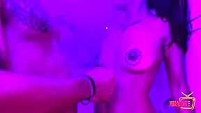 Neg�o safado entrou no meu banho e me comeu com sua m�o grande