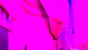 Neg�o safado entrou no meu banho e me comeu com sua m�o grande