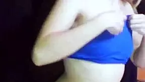 Bonneyuwu - 18 47 Pequena Se Masturba Con Minifalda Y Orejas De Conejita