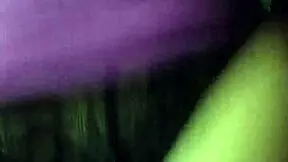 novinha de 18 sentando na pica gostoso