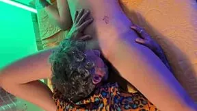 coroa malandro fodendo a namorada novinha