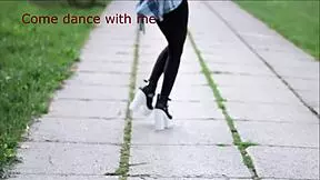 girl dancing in the street come to dance with aarina park dance moves live model