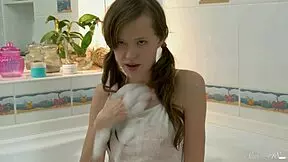 handheld shower makes skinny teen obelia c cum really hard