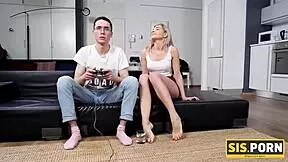 Sis Porn Teen 18+ Wants To Fuck Busy Stepbrother And Messes Up Videogame To Get It On