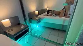 veja essa gostosa safada tomando banho de mandeira e surra de rola de quatro na cama 😈