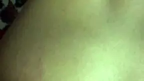 Novinha leva rola só no cuzinho e goza dentro, humilhada na cowgirl 😩