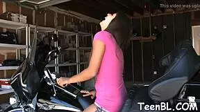 Watching that chick play with her pussy makes the dude super hungry 😋