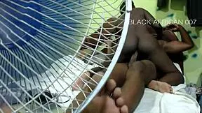 कल्पना करो वो बड़े काले लंड पर सवार है, पूरा वीडियो शीर या रेड पर।