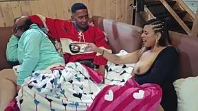 Teman istri datang berkunjung dan ngentot aku sambil dia nonton film