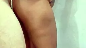 Me dejé llevar por mi padrastro y terminé dándome anal de pie