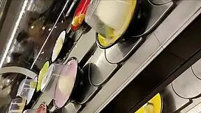 mi novio me invita a cenar y luego me folla el culo en el baño del restaurante