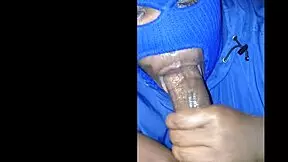 Ik werd nat onder jasje die grote zwarte lul zuigend, gemaskerde dame