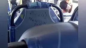 Mamada arriesgada en bus publico por chico extra�o 😈