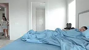 STEPSISTER HELPS HANDJOB!