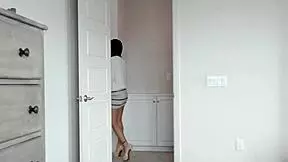 STEPSISTER HELPS HANDJOB!