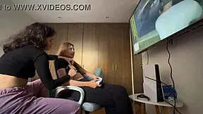 Teenagers can't be alone without fingering and licking each other's pussies