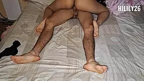 Cuadita sexy la consigo en mi cama tocandose