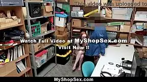 Ujel sem te pri tatvini, zdaj se sooči s posledicami, pravi policaj tuji mladinki 18+.