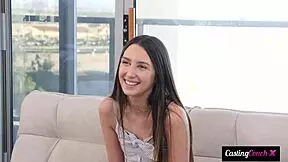 rookie model lets photographer cover her face in session