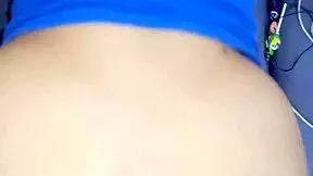 así es como mi hermanastra latina cabalga con fuerza en casa, gimiendo rudo mientras monta en cowgirl amateur