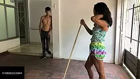 aprovecho que mi hermanastra quiso tener sexo para meterle mi enorme pene duro por su vagina deliciosa