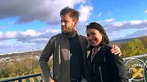 Christina petite 18+ milf brunette d�cha�n�e pour sa premi�re vid�o!