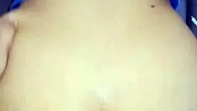 así es como mi hermanastra latina cabalga con fuerza en casa, gimiendo rudo mientras monta en cowgirl amateur