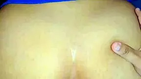 así es como mi hermanastra latina cabalga con fuerza en casa, gimiendo rudo mientras monta en cowgirl amateur