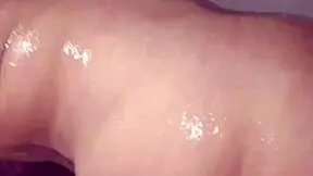 El vecino me sorprende en el baño y me folla el culo 😏