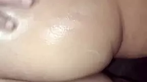 El vecino me sorprende en el baño y me folla el culo 😏