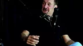 Spilte inn med Ted, eks-president Getúlio Vargas er fetter til moren, vil spise de unge jentene og gjorde sofaen i mansjonen - Carlos Urach se på sheer red 😏