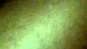 צעירה 18+ אבוני יפהפייה 18+ עם תחת גדול נהיית חרמנית וגומרת על זין ענק