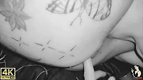 Boynuzlu koca karısının amını sevgilisi için serbest bırakıyor