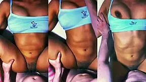 La pechugona amiga ten�a unos senos tan grandes que siempre lo hac�an perder el control