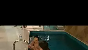 do lado de dentro da piscina orgia gostosa metendo na agua chupando gostoso bucetinha linda bem gostosa e safadinha