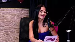 Bruneta demonstrira svoj oral po tem, ko je rekla, da je fingirala orgazem in dala trojni poljub - Leticia Braga Watch On Sheer Red