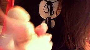 Nicoletta ti mette i piedi in faccia e vuole che la tua lingua li pulisca tutti