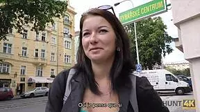 hunt4k un jeune couple a besoin dargent mais la salope nest pas contre la baise