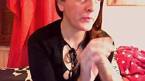 Nicoletta ti mette i piedi in faccia e vuole che la tua lingua li pulisca tutti