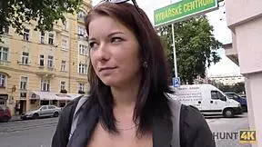 hunt4k un jeune couple a besoin dargent mais la salope nest pas contre la baise