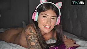 9 inches crushes gamer girl's guts